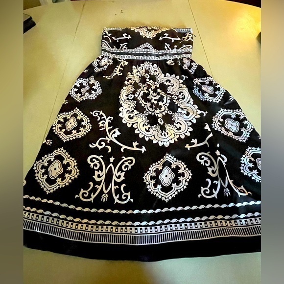 BRAND NEW - NWT Gorgeous WHBM Strapless Black and White Dress Size 0 - Picture 1 of 3